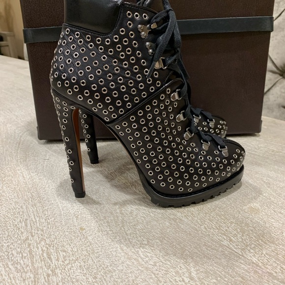 Alaia eyelets details booties - Picture 12 of 15